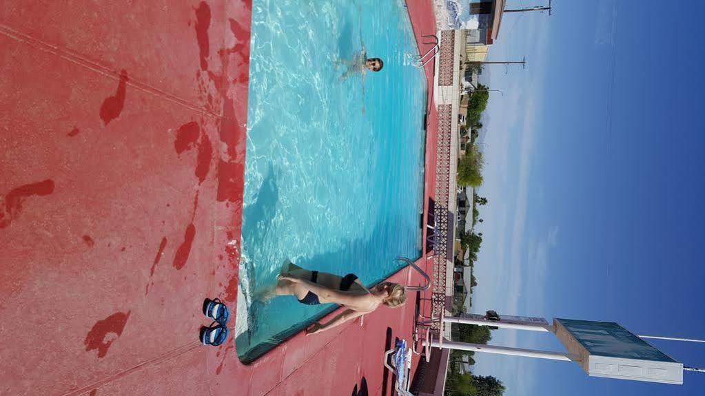 River Valley Inn Needles Bagian luar foto